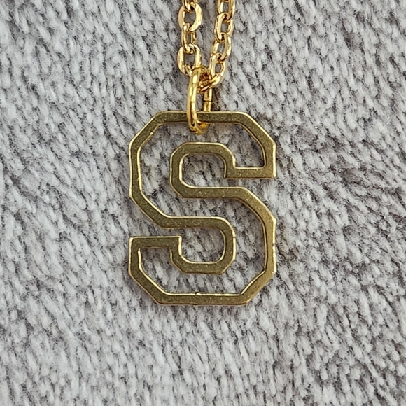 Varsity letter 'S' necklace - Picture 1 of 7